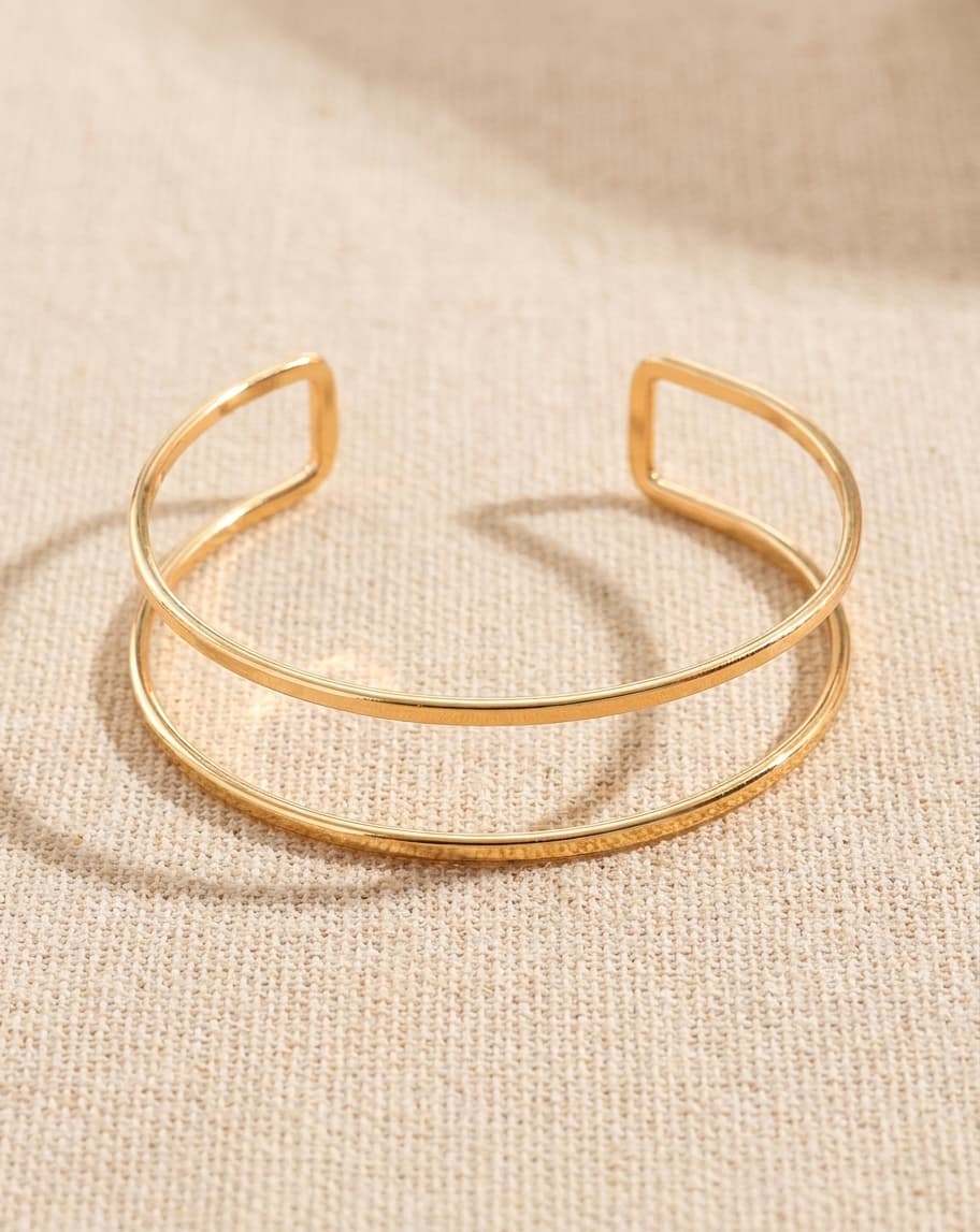 Brazalete de diseño recortado y abierto