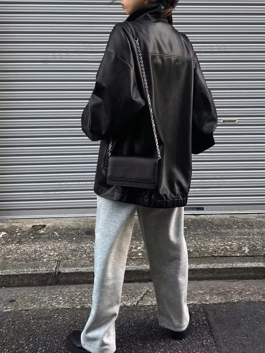 Chaqueta casual hombros caídos.